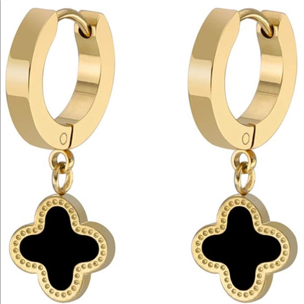 Clover Fleur Earring  Huggie